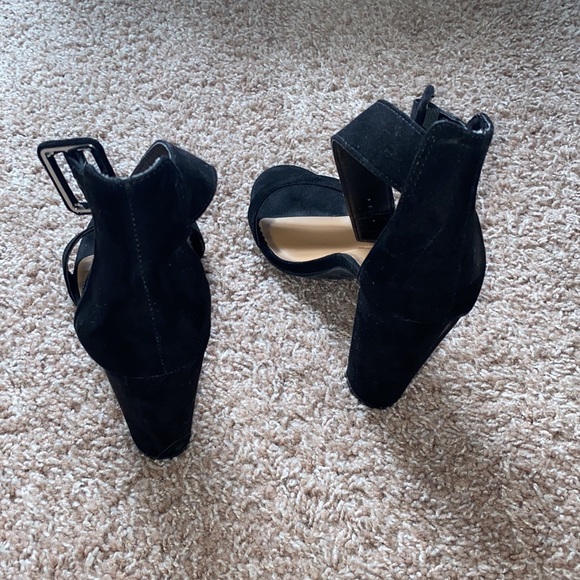 Heels - Picture 2 of 3